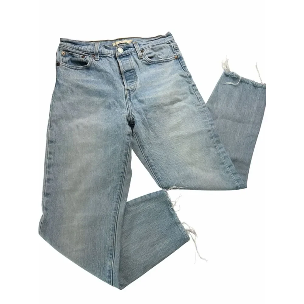 Levi’s Wedgie Straight Button Fly Cropped Raw Hem Light Wash Jeans Size 26
